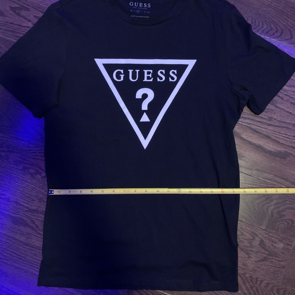 Guess tshirt - Picture 1 of 2